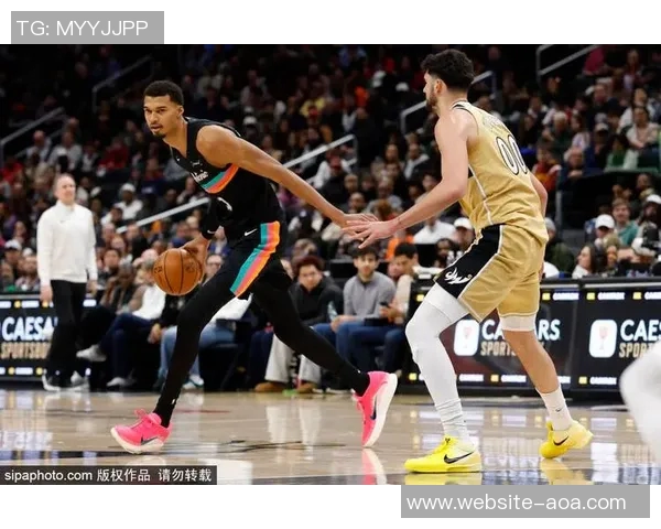 文班面对兰德尔防守挑战如同早年KD对抗托尼阿伦的艰难时刻